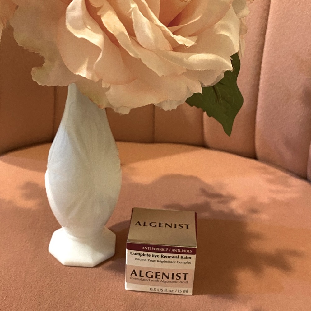 Algenist eye renewal balm